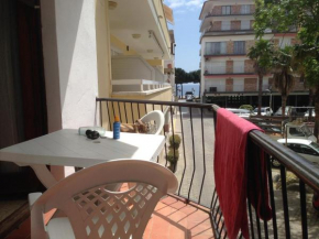 Гостиница Hostal La Marina  Castell-Platja d’Aro